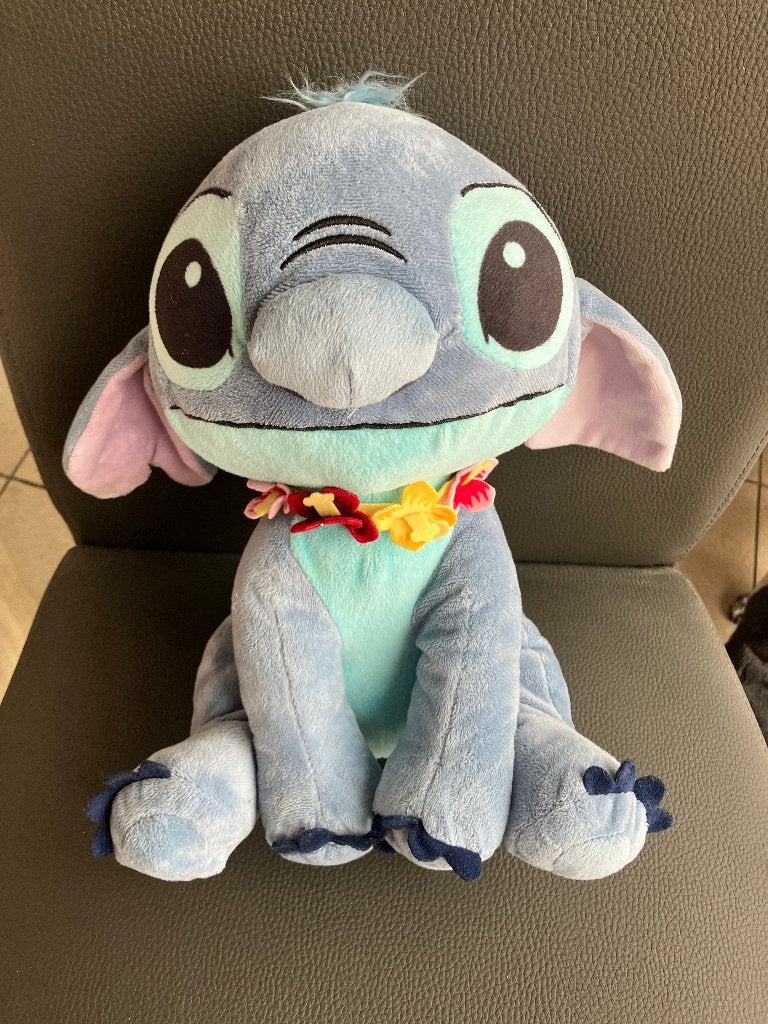 Disney knuffel Stitch hawai bloemenslinger, Ophalen of Verzenden, Overige figuren, Zo goed als nieuw, Knuffel