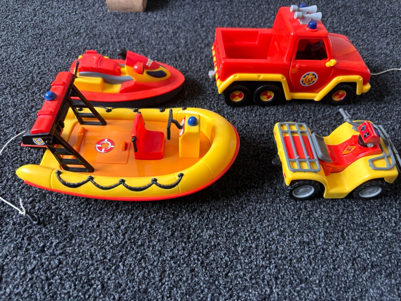 Brandweerman Sam Reddingsboot en nog 3 onderdelen., Kinderen en Baby's, Ophalen of Verzenden, Zo goed als nieuw