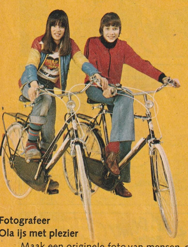 Retro reclame 1976 Ola ijs wedstrijd jongetje meisje fiets, Verzamelen, Verzenden, Overige typen