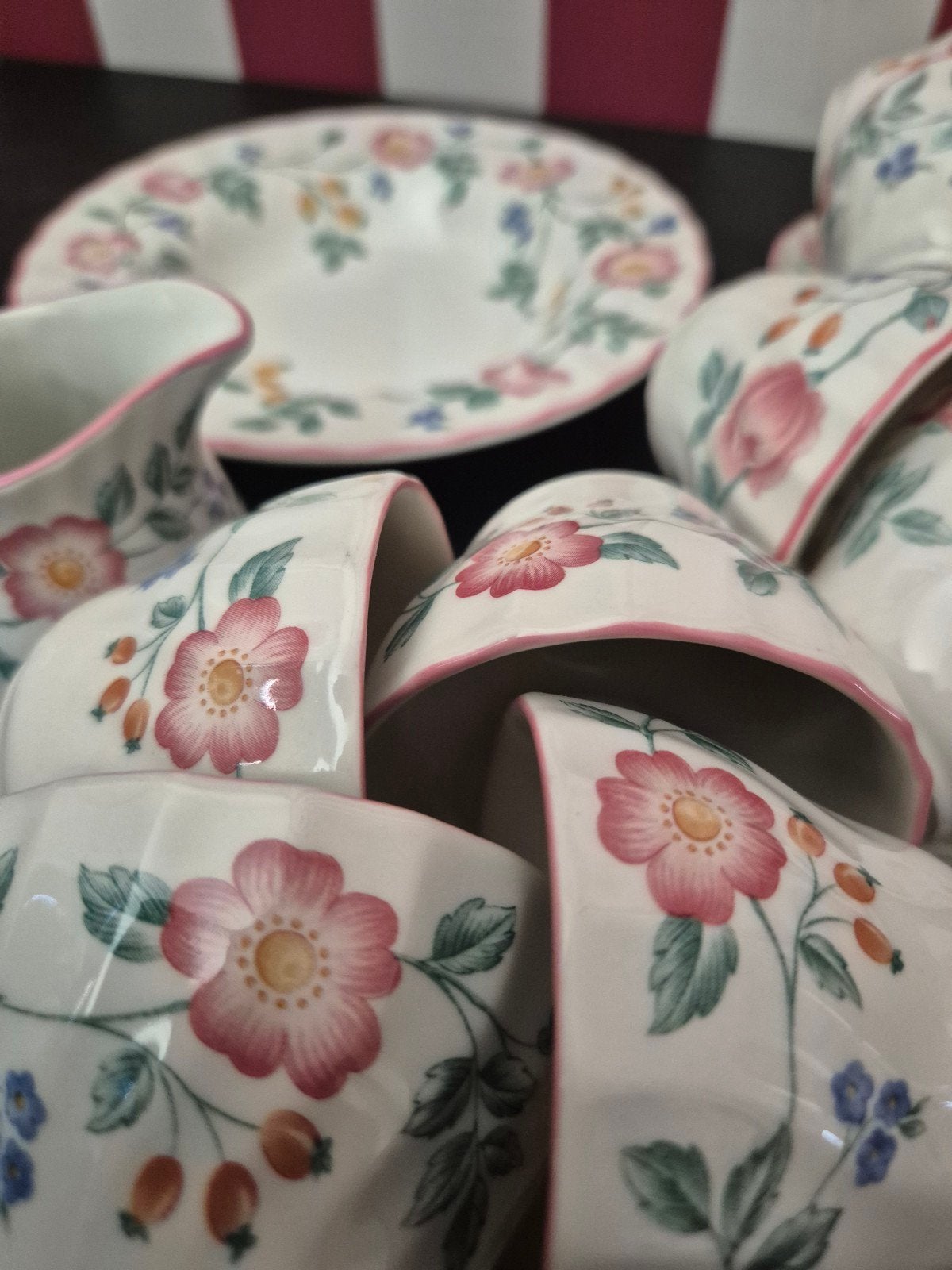 Churchill Briar Rose serviesdelen, Huis en Inrichting, Ophalen of Verzenden, Gebruikt