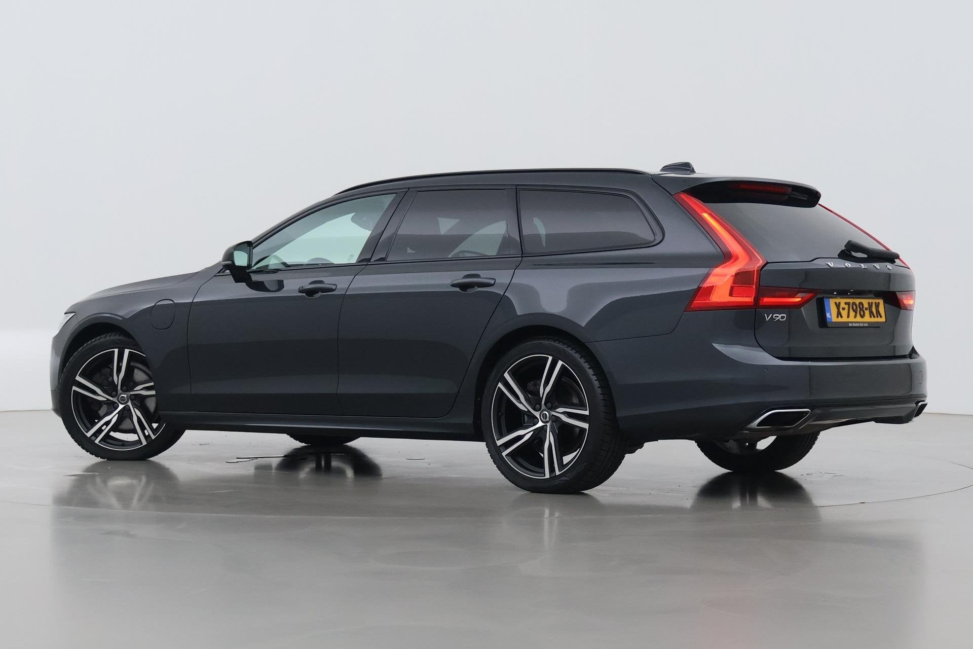 Volvo V90 T8 AWD R-Design | Luchtvering | Harman/Kardon | Tr, Auto's, Euro 6, 4 cilinders, 120 €/maand, Vierwielaandrijving