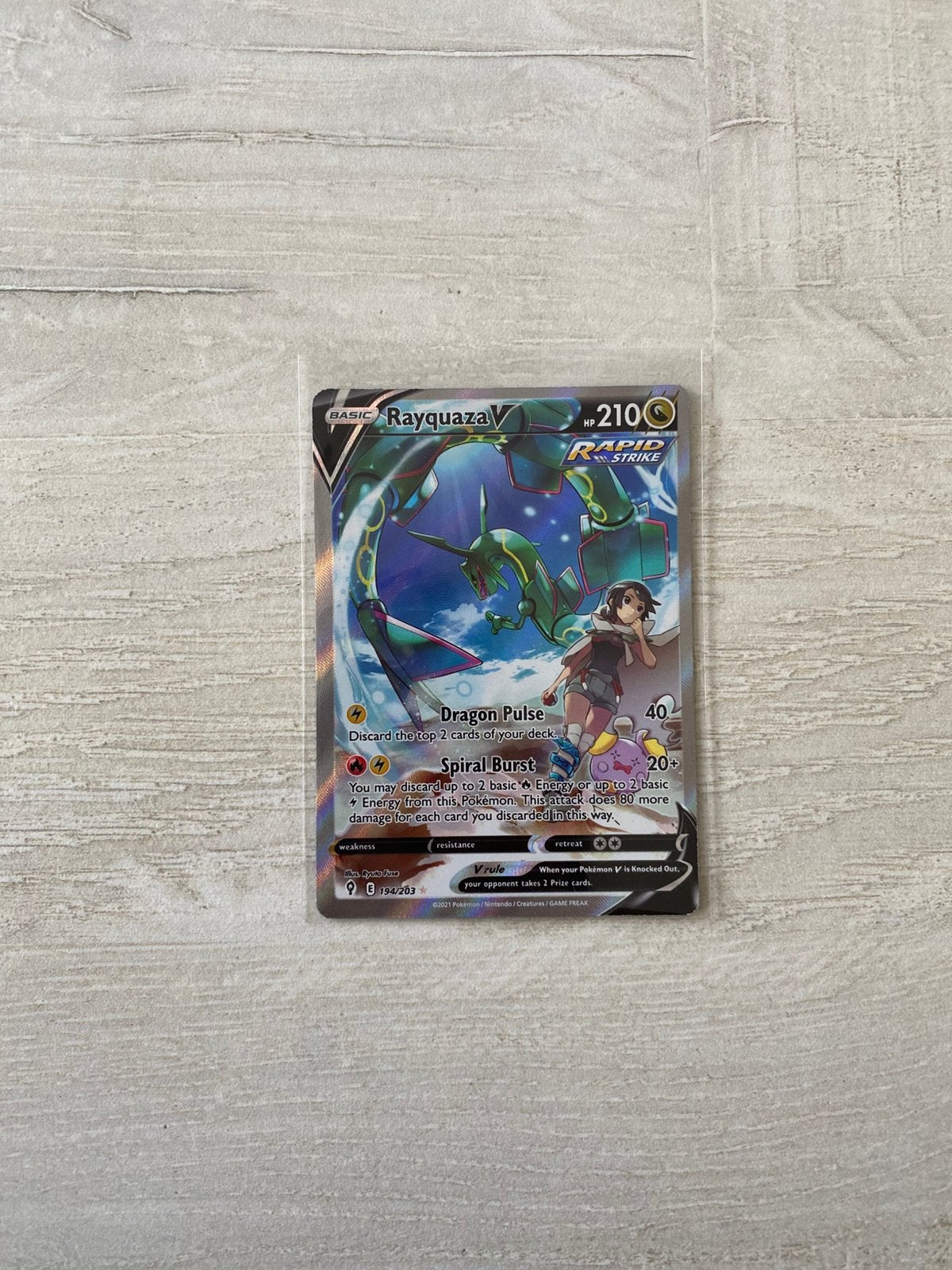 Rayquaza Evolving Skies 194 NM, Ophalen of Verzenden, Zo goed als nieuw