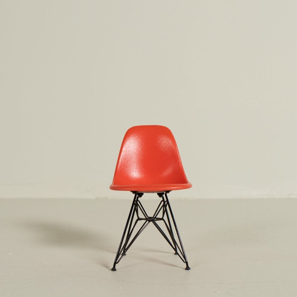 Vitra Miniatuur DSR Rood Kunststof - Zwart, Vitra, Zo goed als nieuw, Niet ingevuld, Niet ingevuld