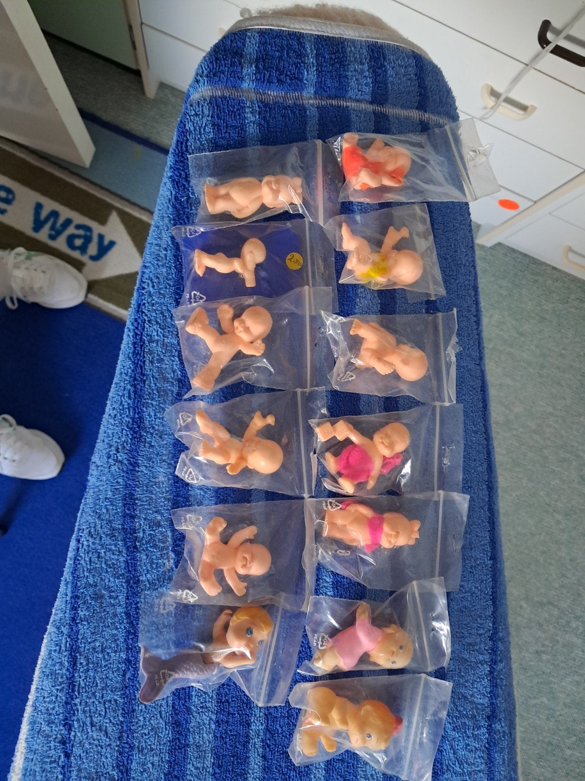 poppenhuis popjes3cmhoog, Ophalen of Verzenden, Zo goed als nieuw, Poppenhuispop