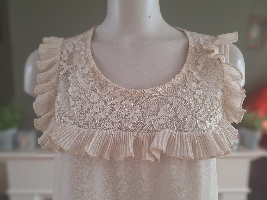 Rinascimento beige crème romantische top L, Verzenden, Beige, Zo goed als nieuw, Zonder mouw