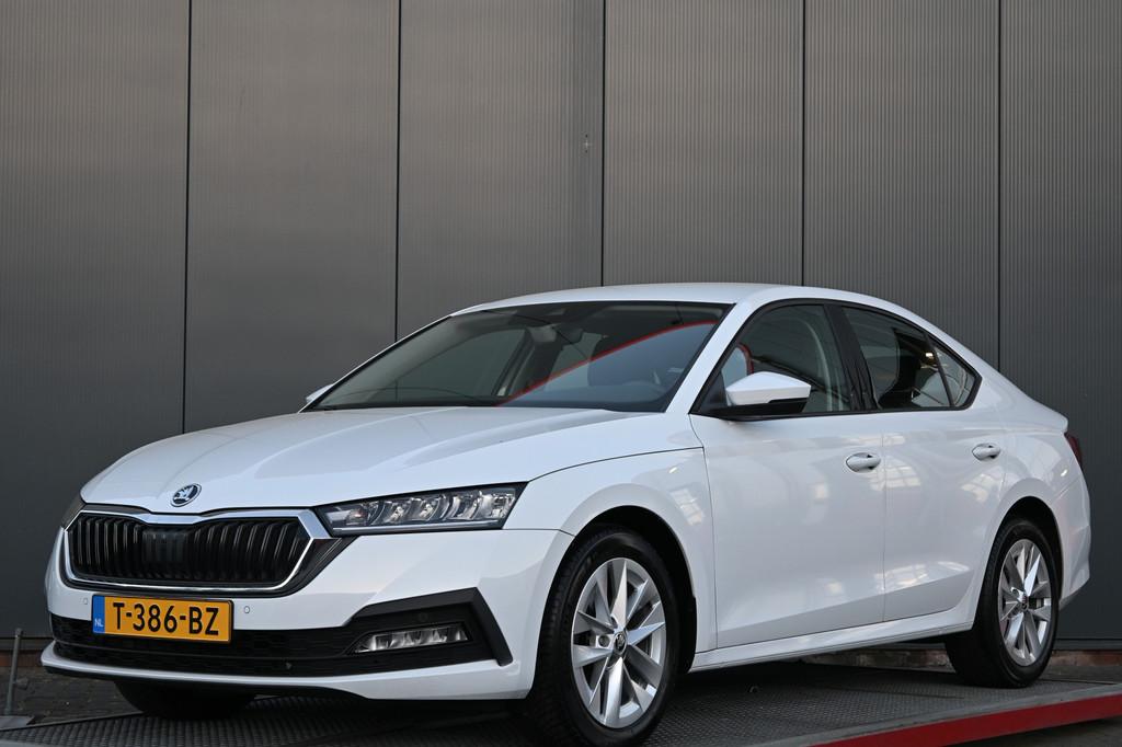 Skoda Octavia 1.0 e-TSI Business Edition trekhaak (bj 2023), Auto's, Skoda, Bedrijf, Te koop, Octavia, ABS, Airbags, Airconditioning