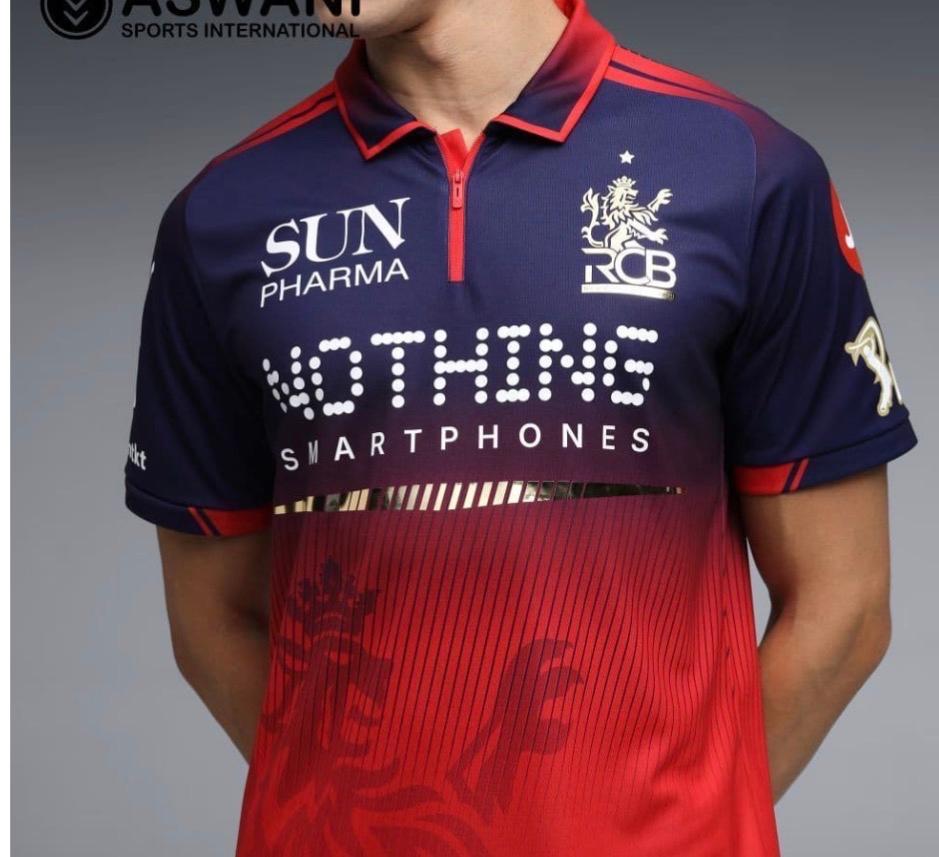 RCB IPL Cricket match Shirt official Virat Kohli name on it, Blauw, Overige typen, Ophalen of Verzenden, Maat 56/58 (XL)