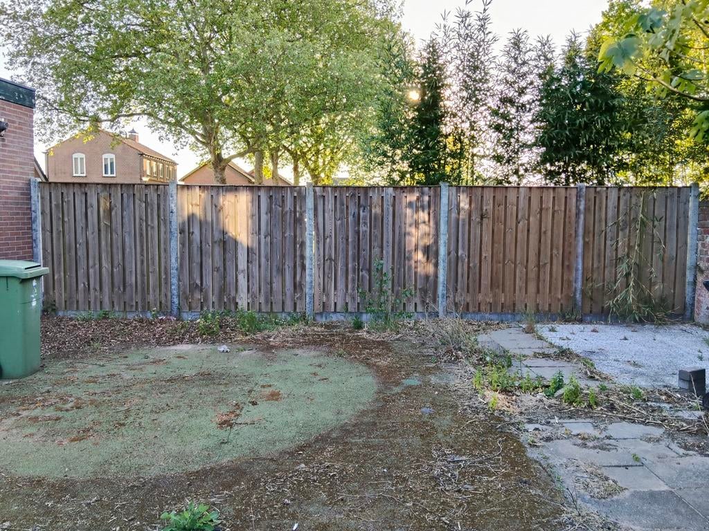 Complete tuinschutting 200cm hoog met betonnen palen, 6 meter of meer, Ophalen of Verzenden, Zo goed als nieuw, 2 meter of meer