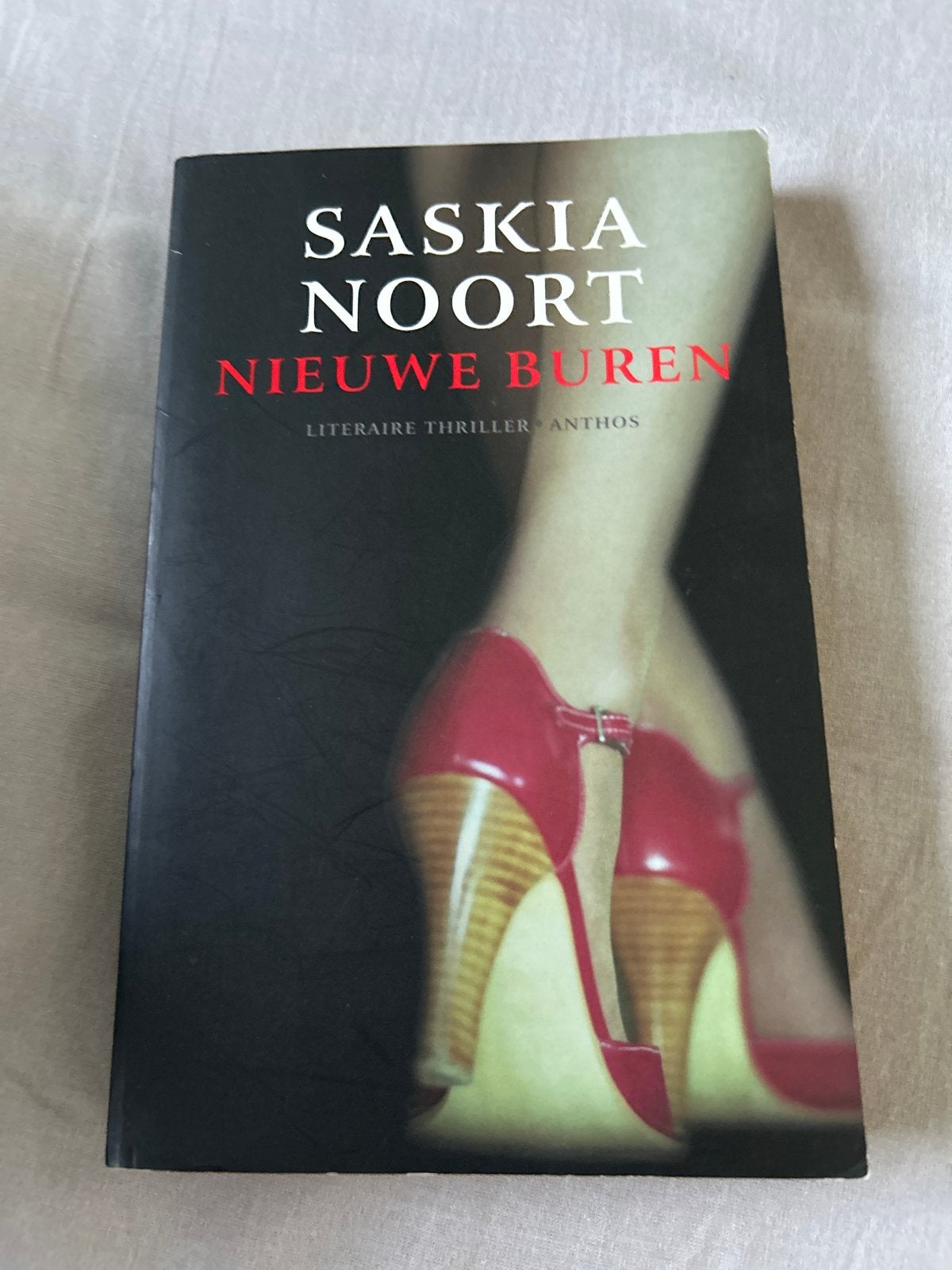 Saskia Noort - Nieuwe Buren (Literaire Thriller), Ophalen of Verzenden, Gelezen, Nederland