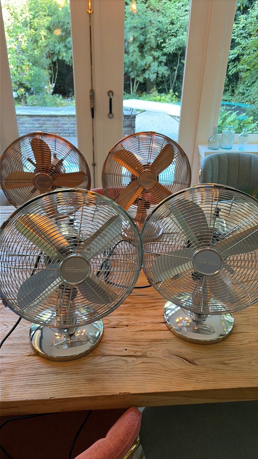 Vier mooie klassieke retro ventilatoren (zwenkend), Witgoed en Apparatuur, Ophalen, Zo goed als nieuw, Tafelventilator