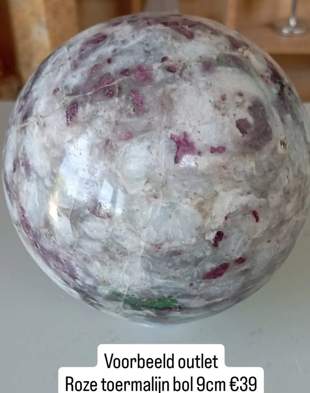 Roze toermalijn bol 9cm, Ophalen of Verzenden, Mineraal