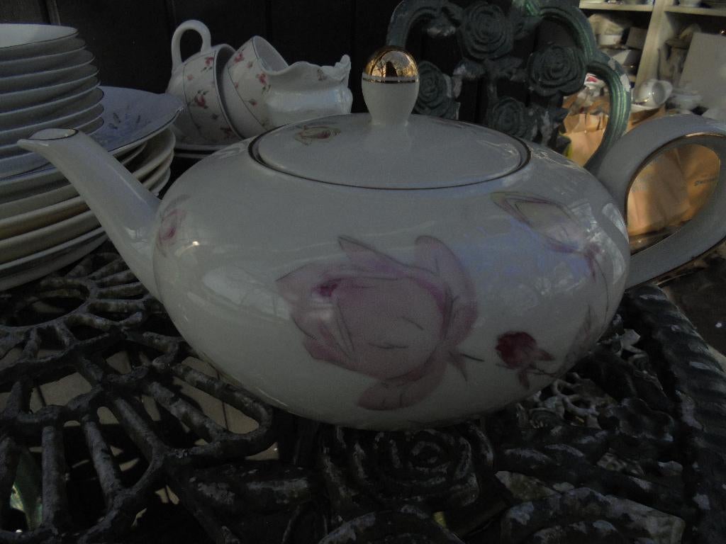 Theepot Johann Seltmann Vohenstrauss Bavaria met roze roos, Antiek en Kunst, Antiek | Servies los, Ophalen of Verzenden