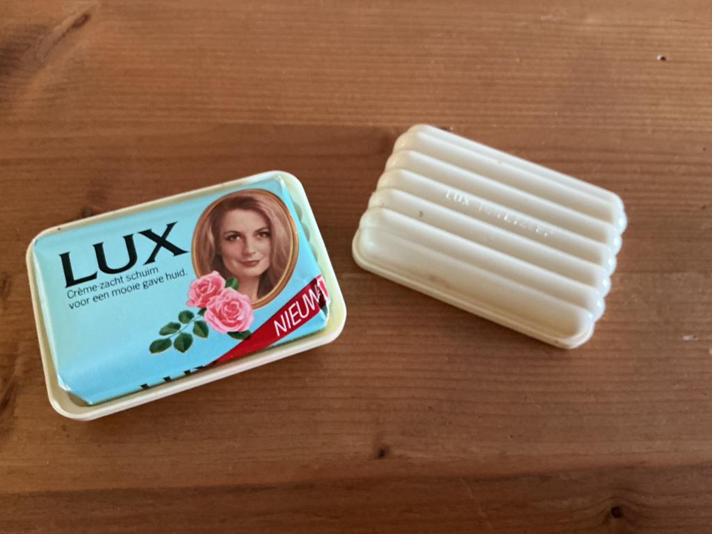 Lux zeep met zeepdoosje, Ophalen of Verzenden, Zo goed als nieuw, Verpakking