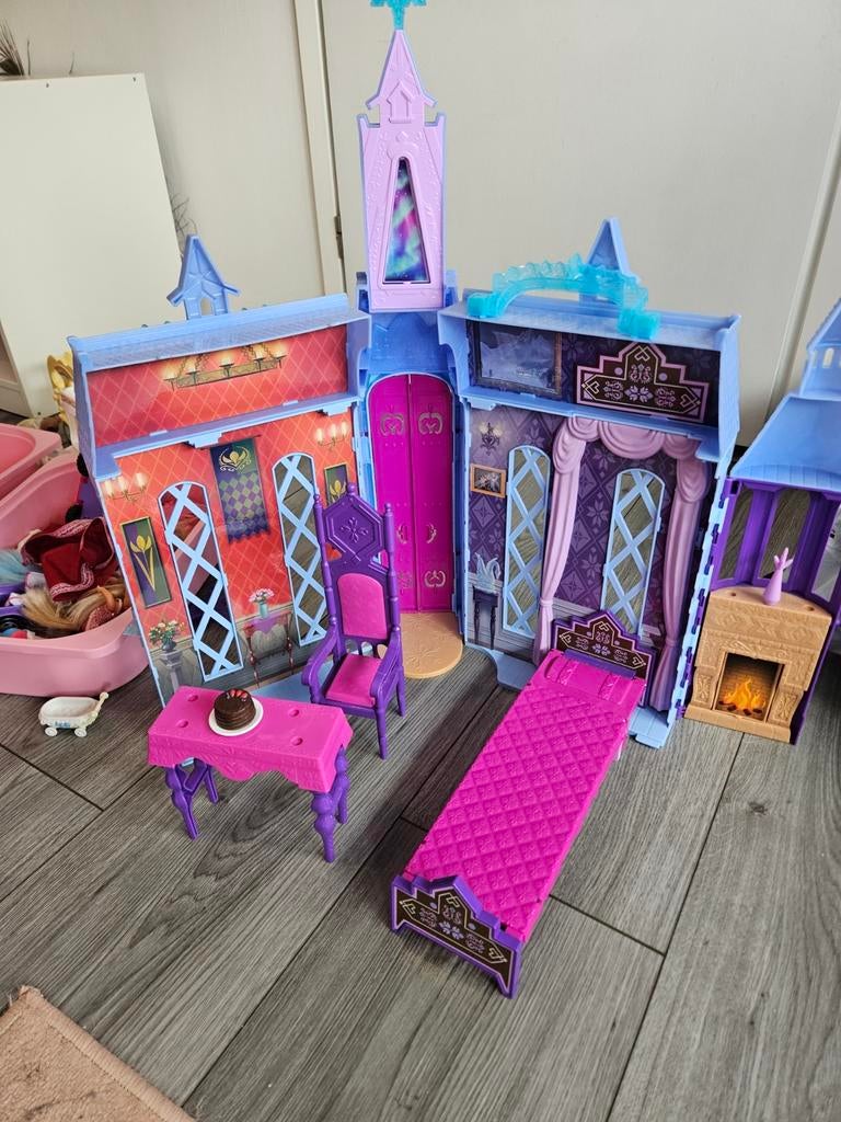 Elsa Kasteel Inklapbaar met Meubels (excl. Barbie), Ophalen, Gebruikt, Overige typen