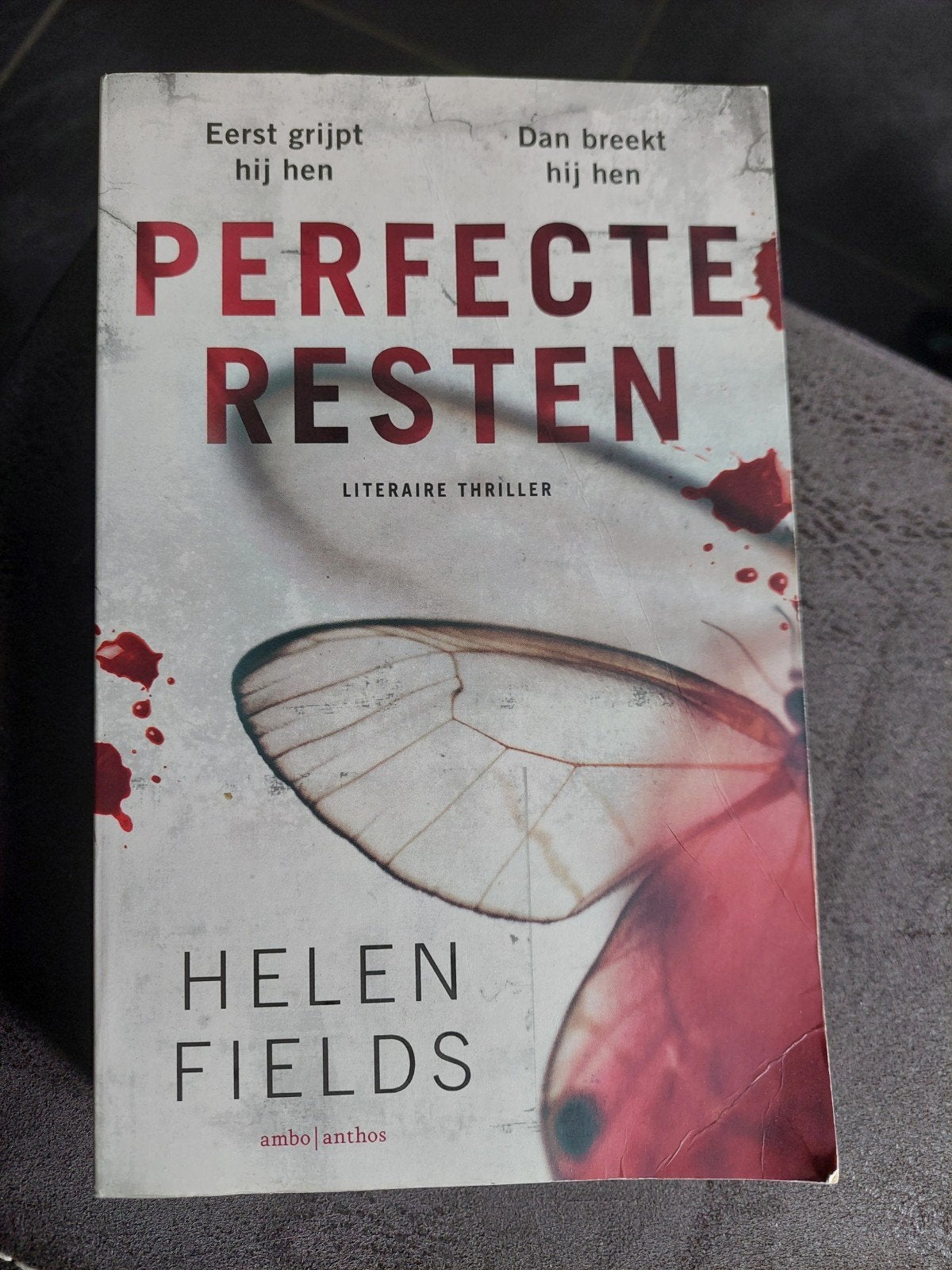 Helen Fields - Perfecte resten, Boeken, Ophalen of Verzenden, Gelezen, Helen Fields