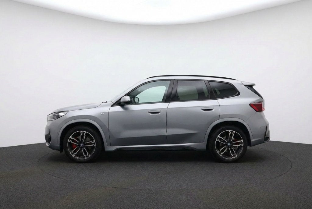 BMW iX1 30 xDrive M Sport pro 313 pk l Pano l Drive Assistan, Auto's, BMW, Automaat, 0 cilinders, Gebruikt, USB