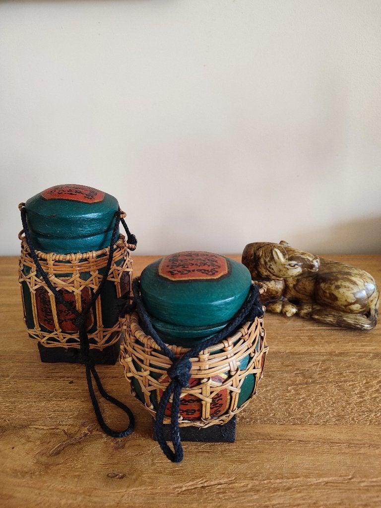 Set traditionele handgemaakte rijstmandjes, Brahmische tekst, Antiek en Kunst, Kunst | Niet-Westerse kunst, Handgemaakt, Natuurlijk materiaal