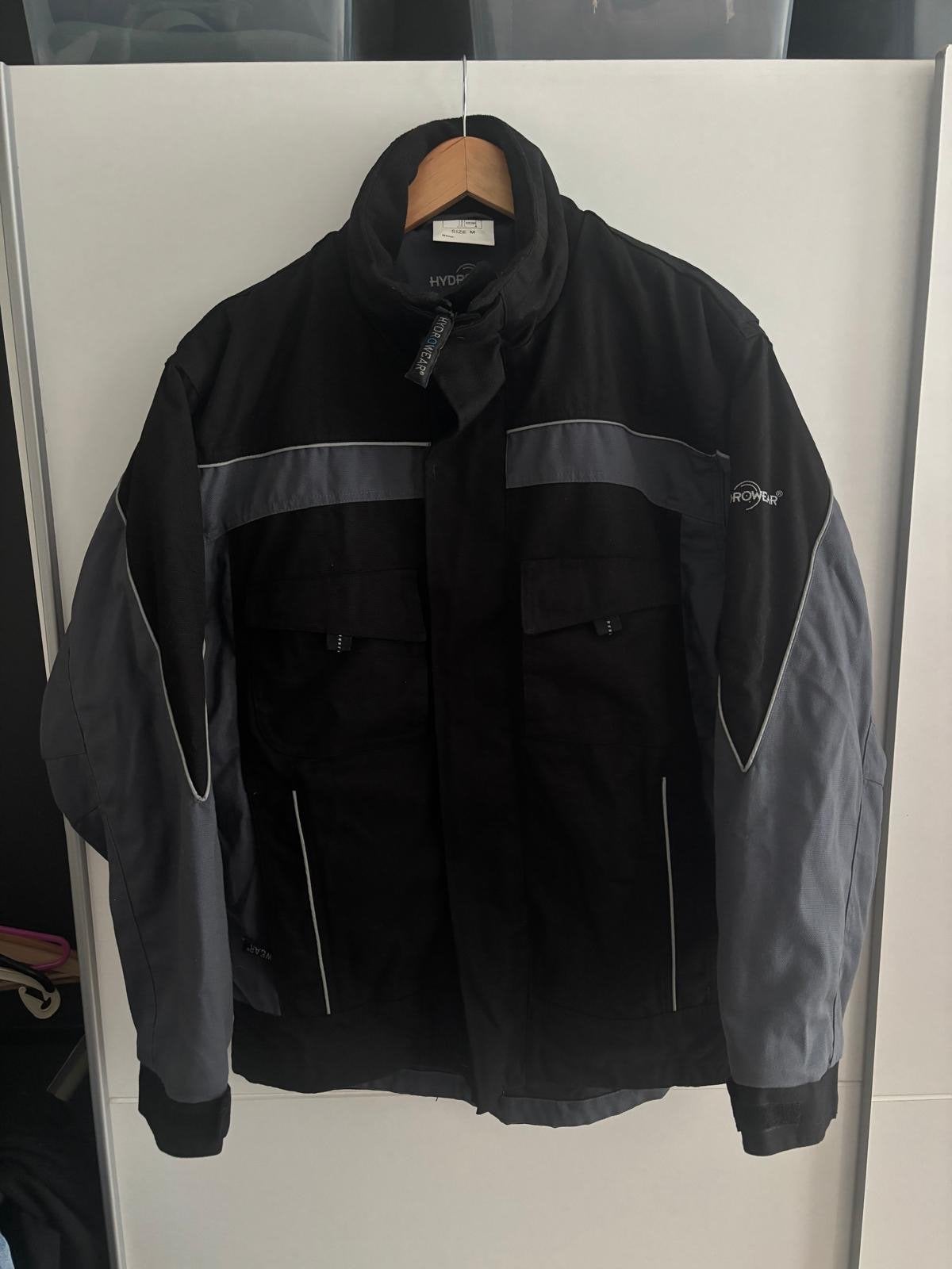 Nieuwe Hydrowear werkjas, maat M (valt als L), Kleding | Heren, Ophalen of Verzenden, Nieuw, Maat 52/54 (L), Zwart