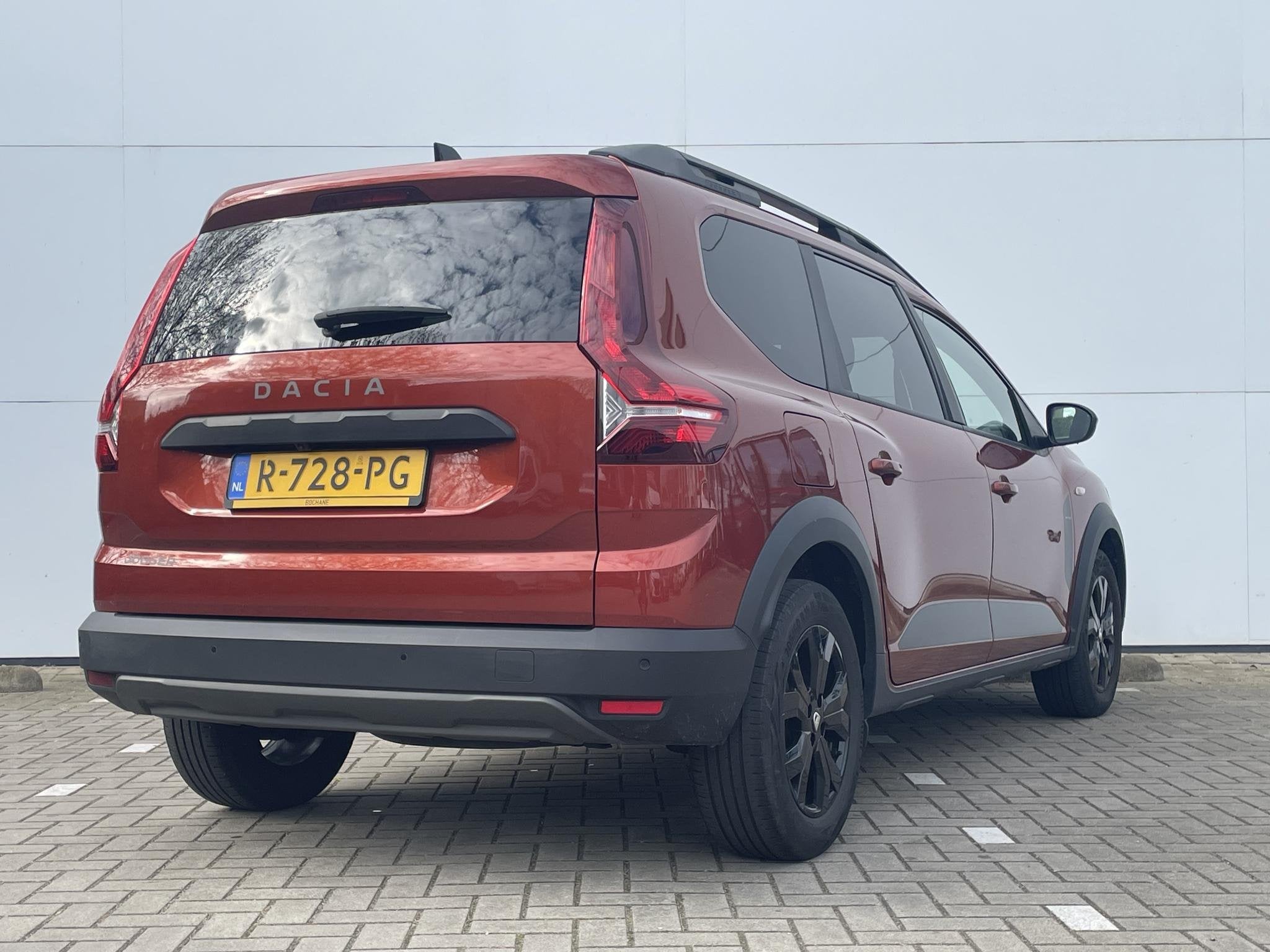 Dacia Jogger 1.0 TCe 100 Bi-Fuel Extreme 5p. Climate control, Auto's, Voorwielaandrijving, Gebruikt, Euro 6, Bruin