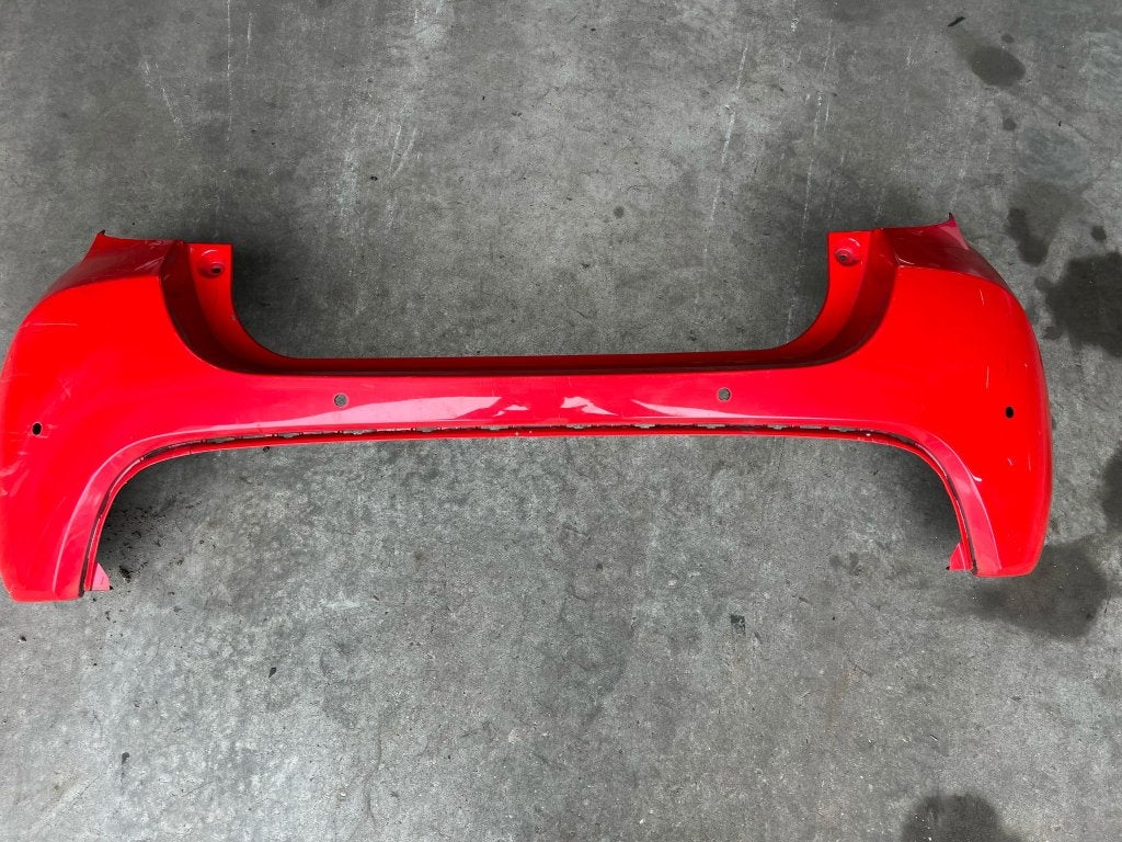 achterbumper yaris pdc 52159-k0030/40 2021-2024 rood, Toyota, Info@toyota.com, Toyota, Gebruikt