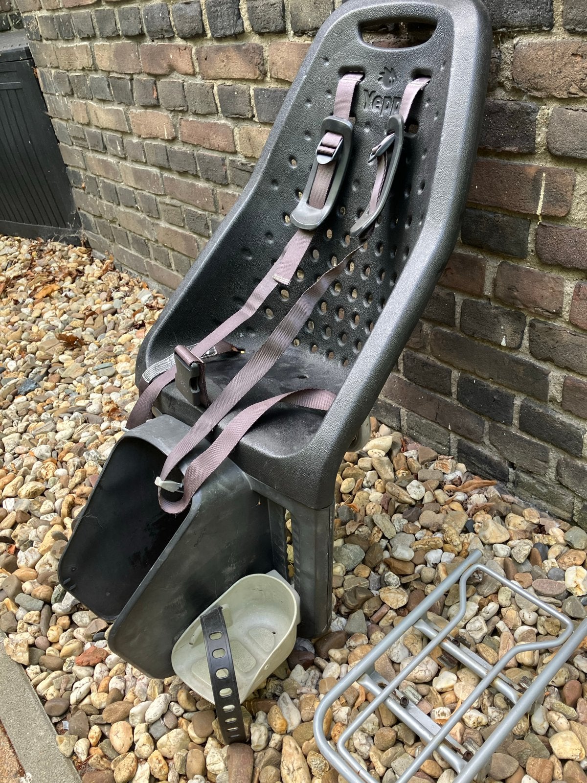 Yepp Achterzitje GMG Easyfit Carrier - Max 22kg, Fietsen en Brommers, Fietsaccessoires | Fietsstoeltjes, Ophalen, Achterzitje