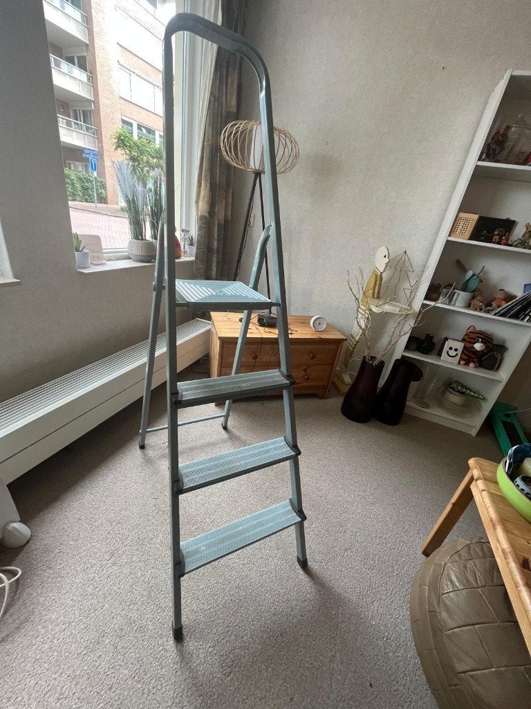 Huishoud trap 4 treden, Doe-het-zelf en Verbouw, Ladders en Trappen, Ophalen, Zo goed als nieuw, Trap, Minder dan 2 meter