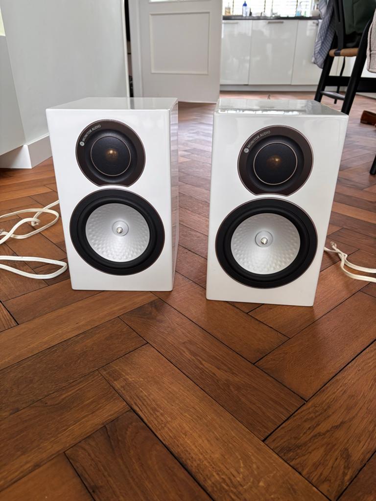 Monitor Audio Silver RX1 Boekenplank Speakers Wit, Audio, Tv en Foto, Luidsprekers, Zo goed als nieuw, 60 tot 120 watt, Front, Rear of Stereo speakers