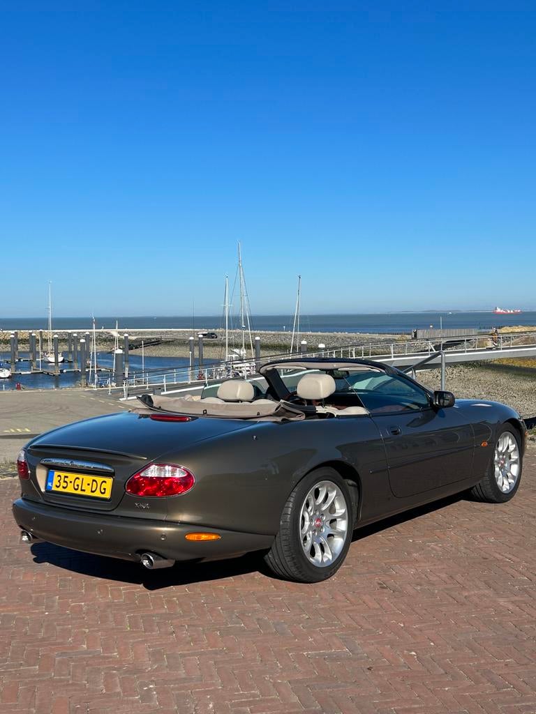Jaguar XKR 4.0 Supercharger Convertible 2000 Bruin, foto 2