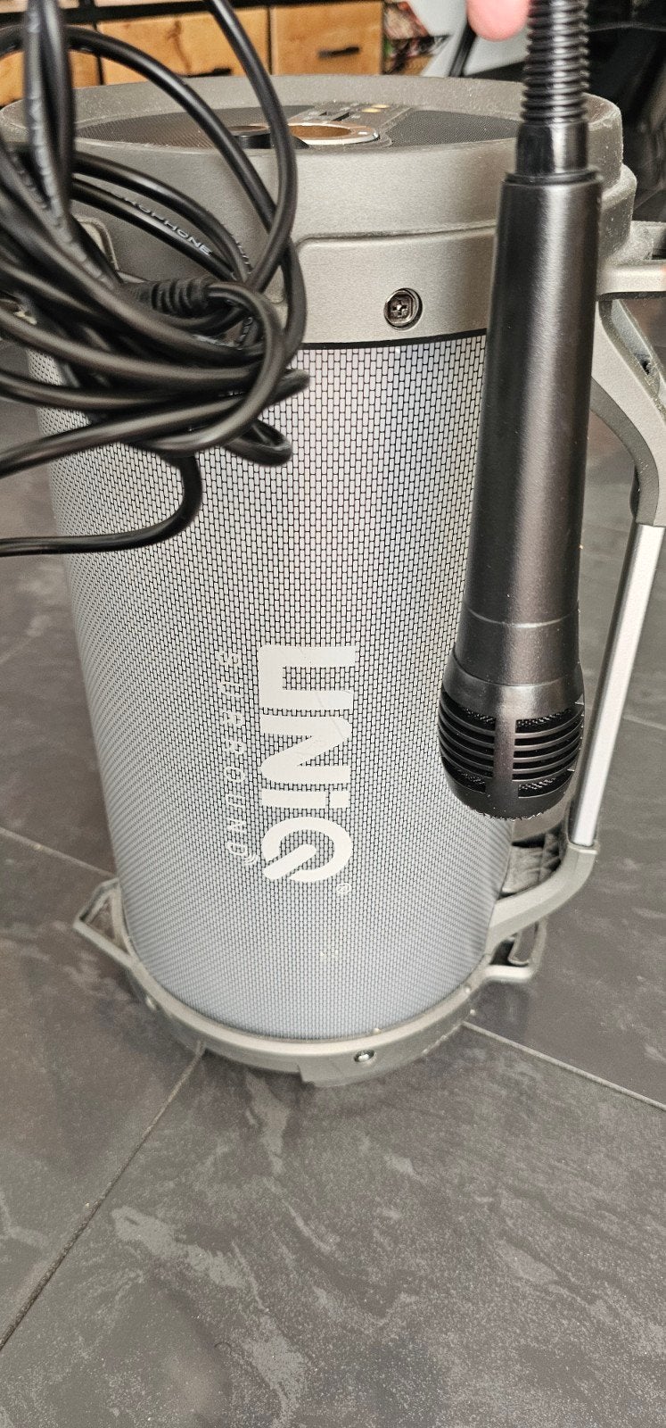 Bluetooth Speaker met Microfoon, Ophalen