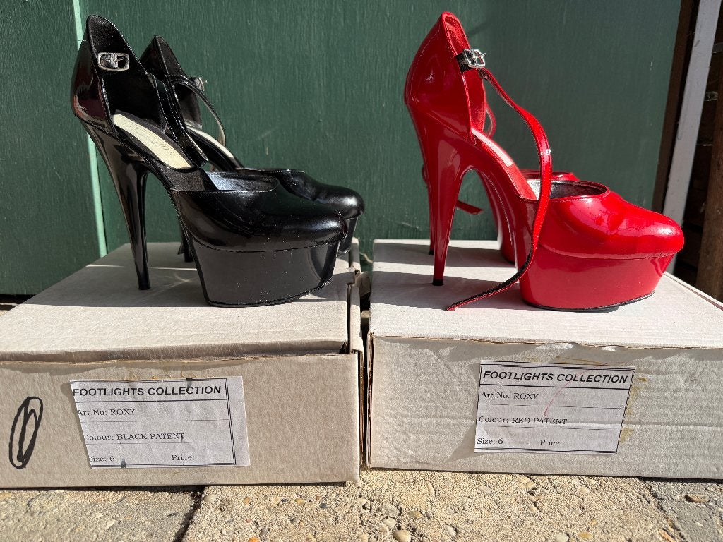 Footlights plateau high heels 14cm kinky 39 rood en zwart, Pumps, Ophalen of Verzenden, Zo goed als nieuw, Rood