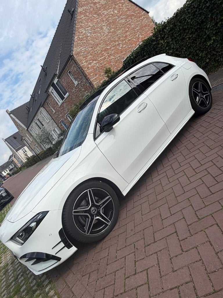 Mercedes A180D 2020 | AMG | Night | Panorama | 1e eigenaar, Auto's, 4 cilinders, Leder en Stof, Wit, Diesel