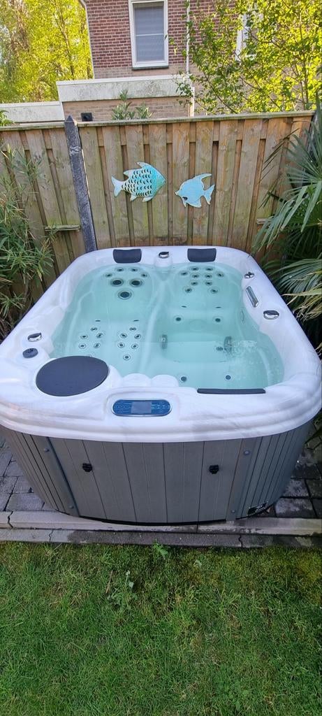 Jacuzzi grizzly spas, Ophalen, Zo goed als nieuw, Filter, Vast