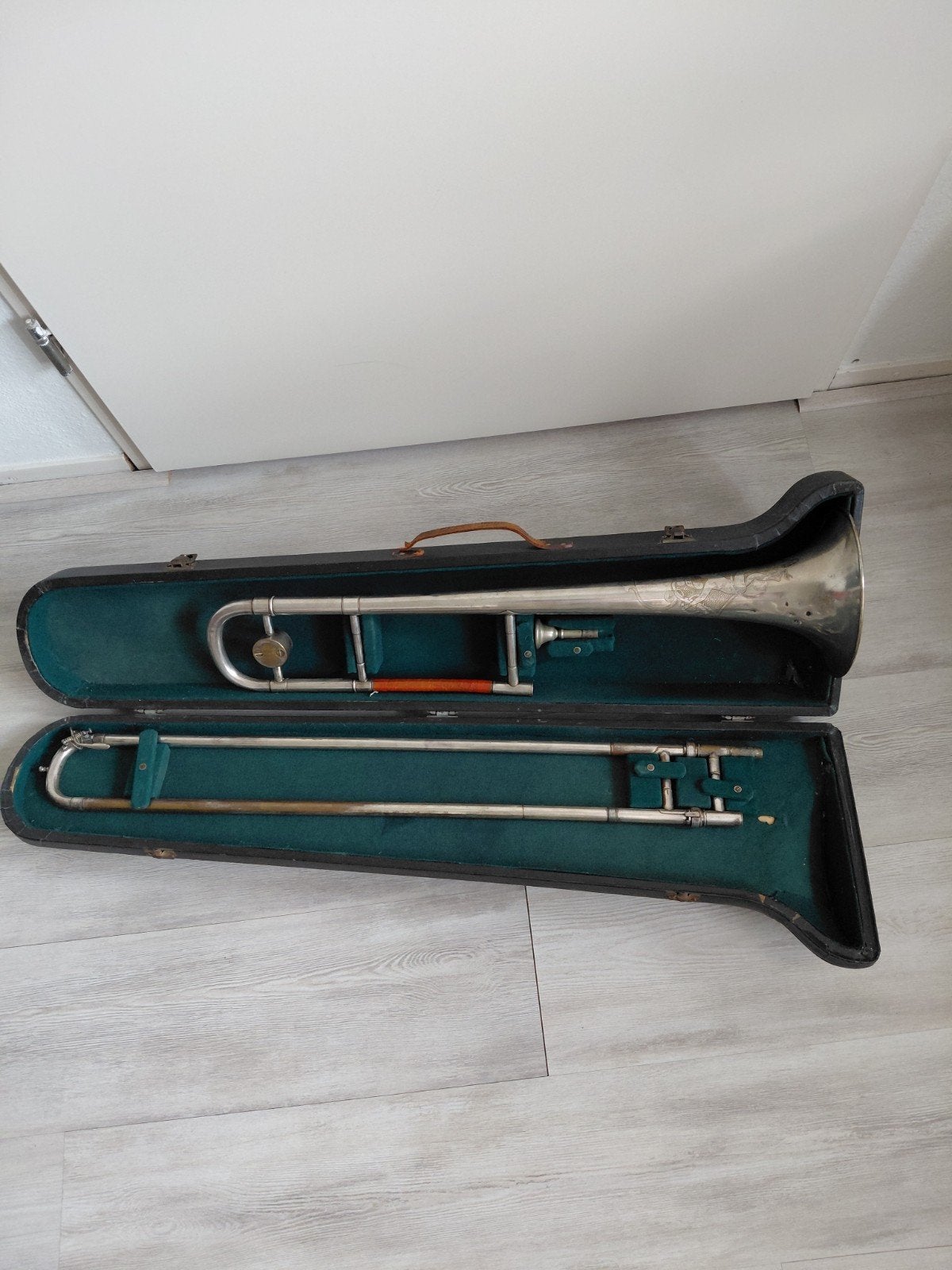 Vintage/antieke excelsior trombone met koffer, Muziek en Instrumenten, Blaasinstrumenten | Trombones, Ophalen, Gebruikt, Met koffer