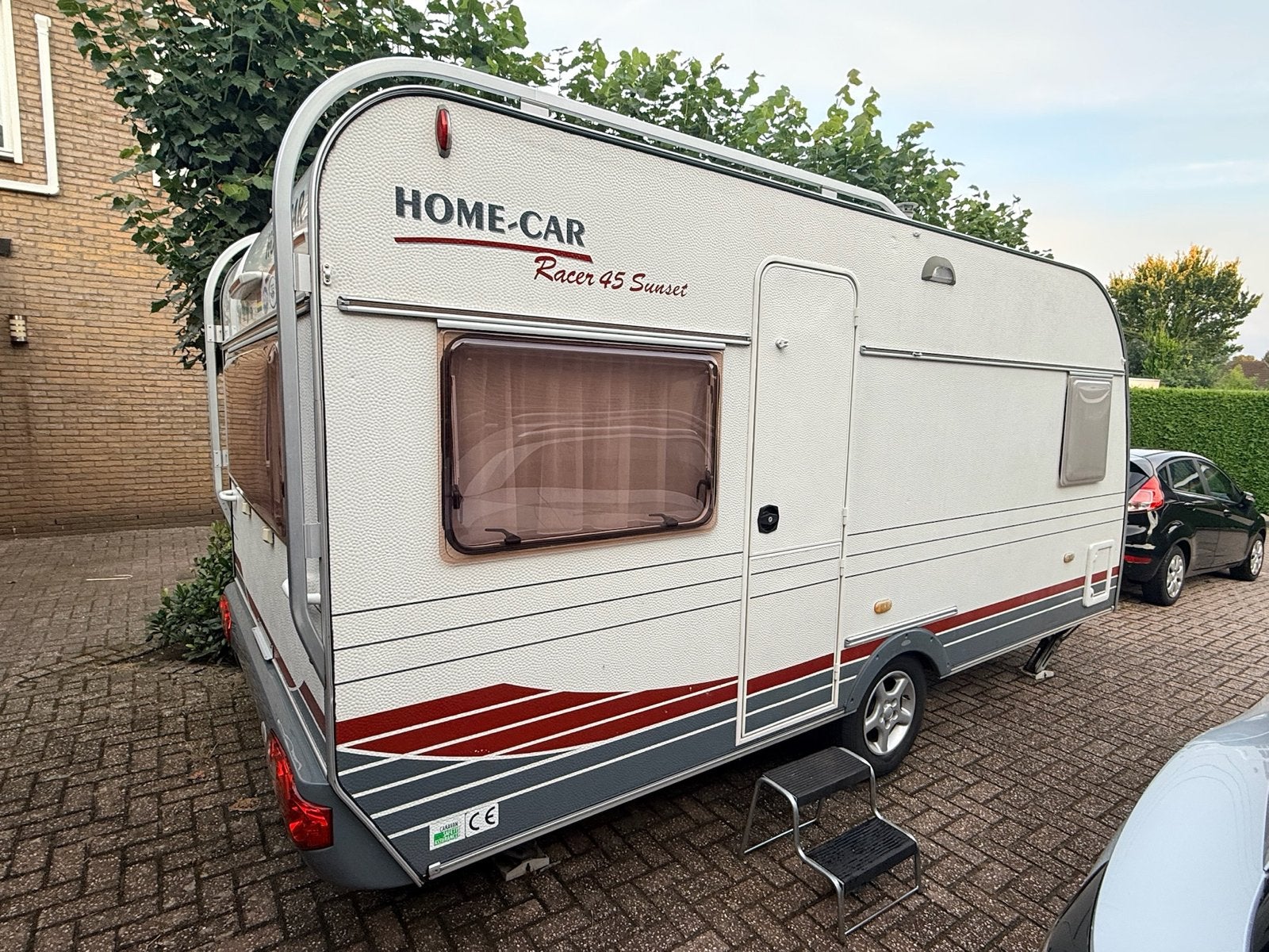 Home-Car Racer 45 Sunset - Compacte en complete caravan, Home-car, Rondzit, Frans bed, Kachel