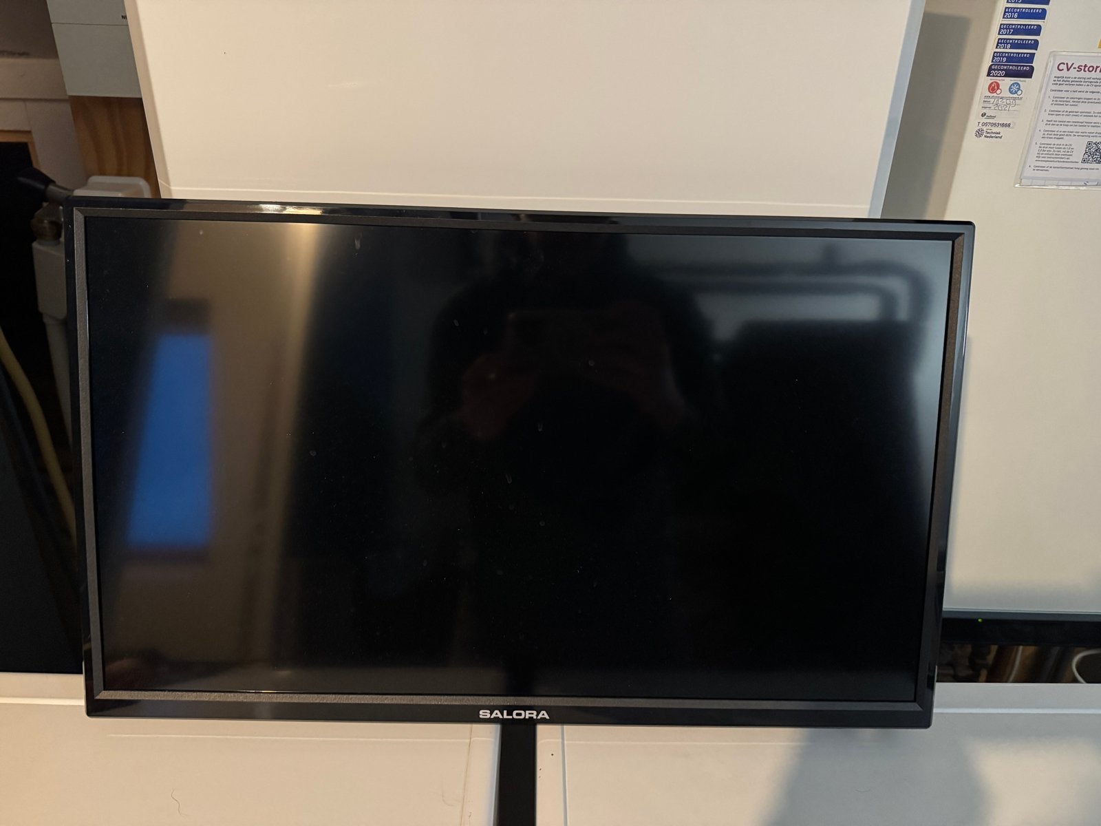 Salora 24 inch LED TV met muurbeugel, 50 Hz, HD Ready (720p), 60 tot 80 cm, Ophalen