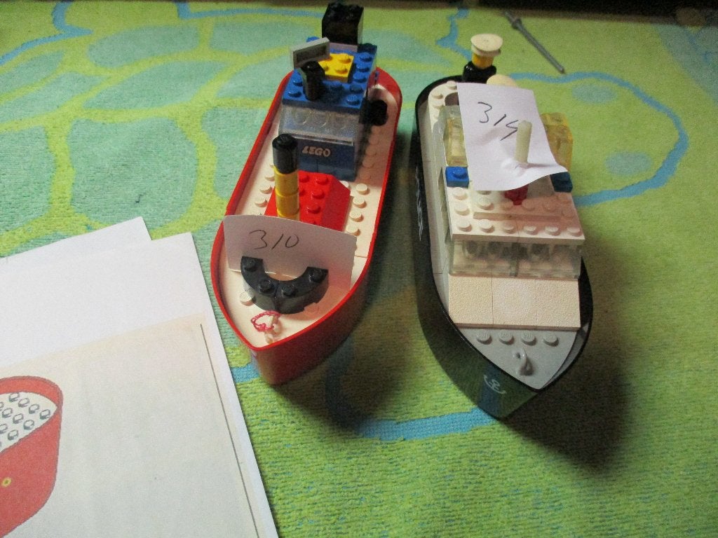 2x lego boten 310-3: Tug -314-1: Police Boat, Ophalen of Verzenden, Gebruikt, Complete set, Lego