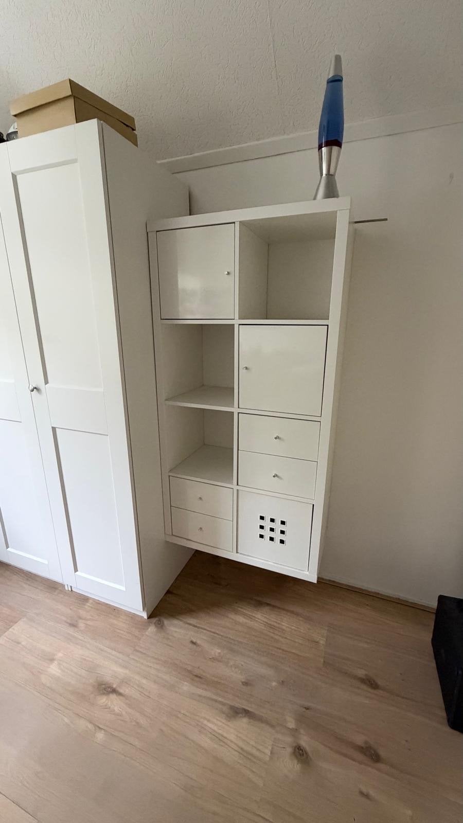 Witte kast met lades en deurtjes ikea Kallax, Ophalen, Zo goed als nieuw