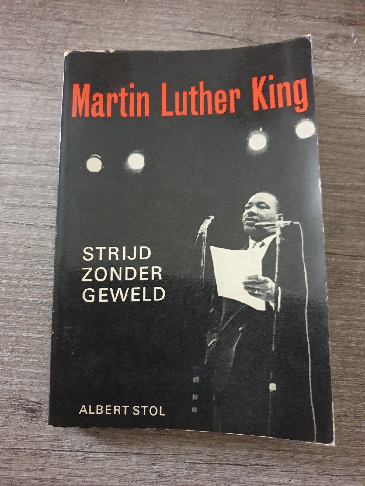 Martin Luther King: Strijd Zonder Geweld - Albert Stol, Boeken, Ophalen of Verzenden, Gelezen, Albert Stol