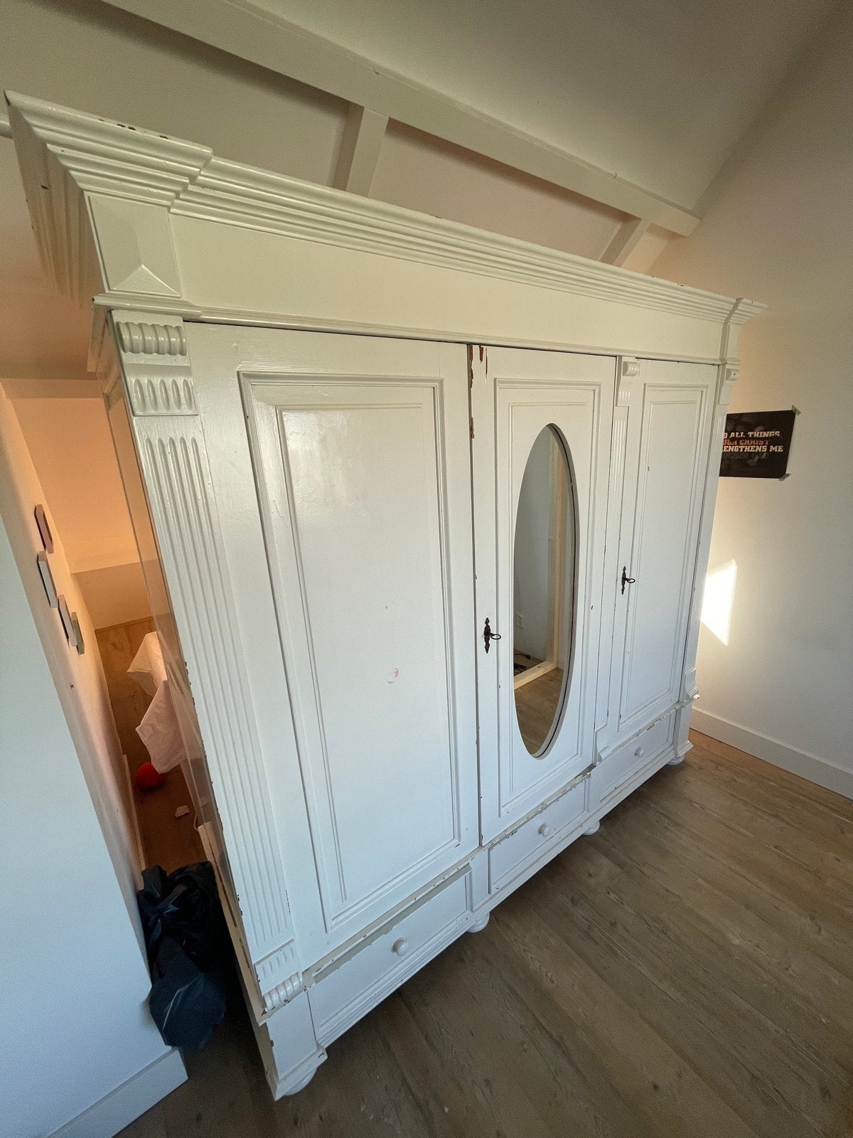 Grote brocante witte kledingkast met spiegel en lades, Huis en Inrichting, Gebruikt, 200 cm of meer, 150 tot 200 cm, 50 tot 75 cm