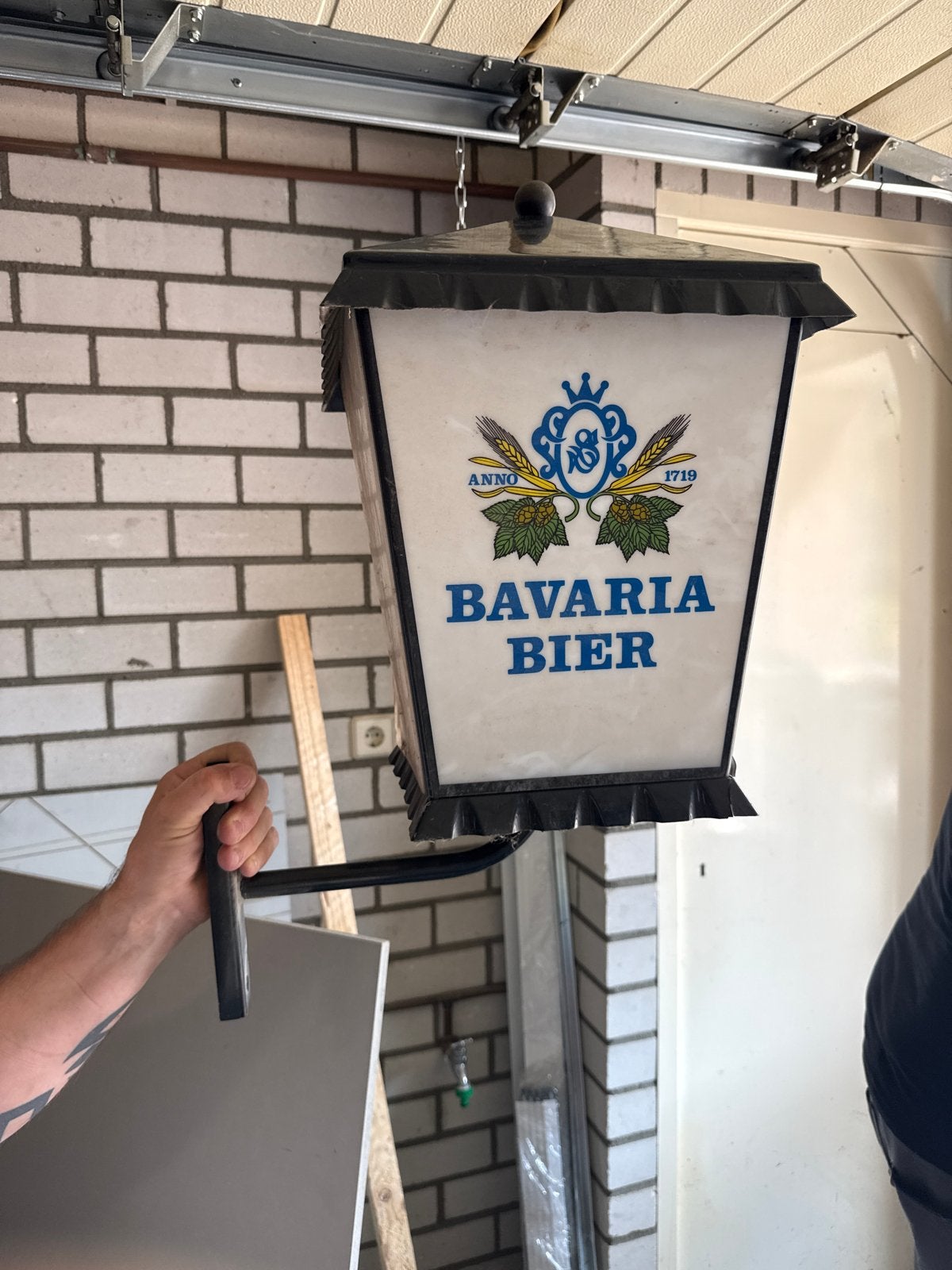 Bavaria Bier lamp met lichte schade - Vintage Reclame, Ophalen, Vintage, Gebruikt, Meerkleurig