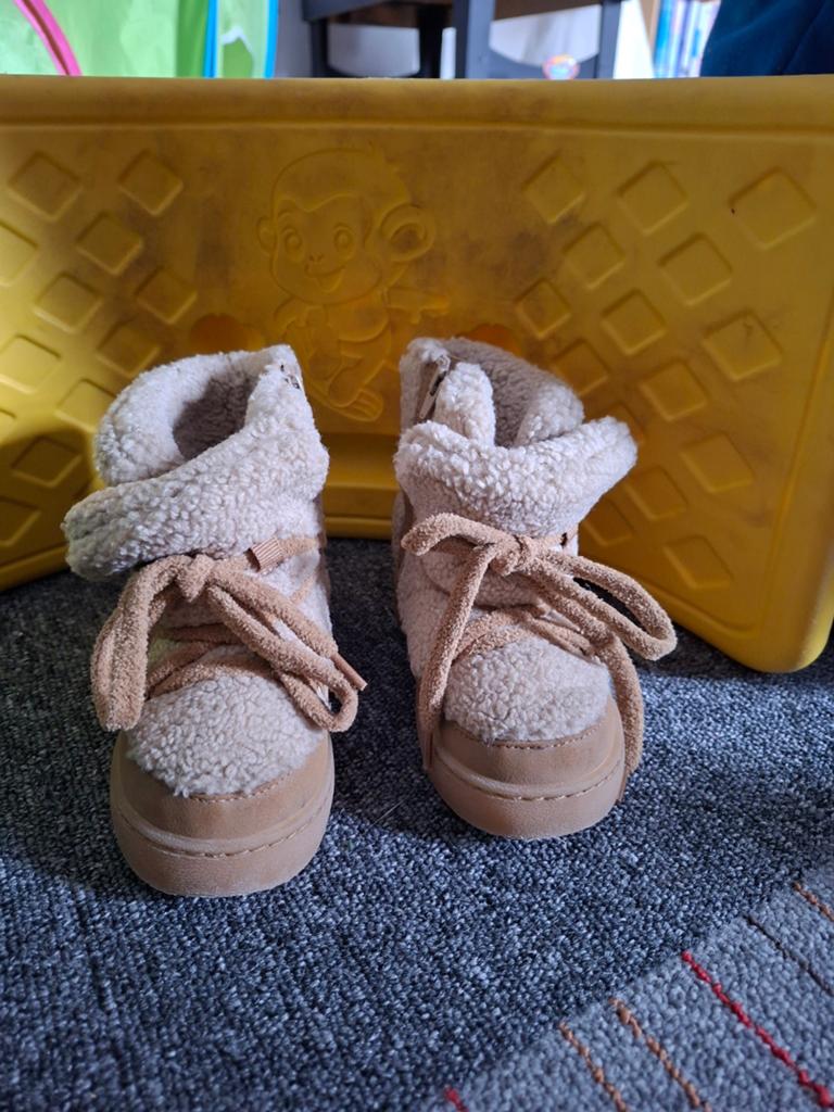 Warme teddy slofjes/laarsjes maat 25, Ophalen of Verzenden, Gebruikt, Onbekend, Jongen of Meisje