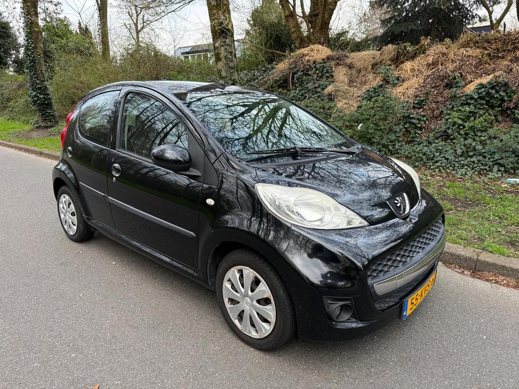 Peugeot 107 1.0 12V 5DR 2010 Zwart, Auto's, Voorwielaandrijving, 4 stoelen, Origineel Nederlands, Bedrijf