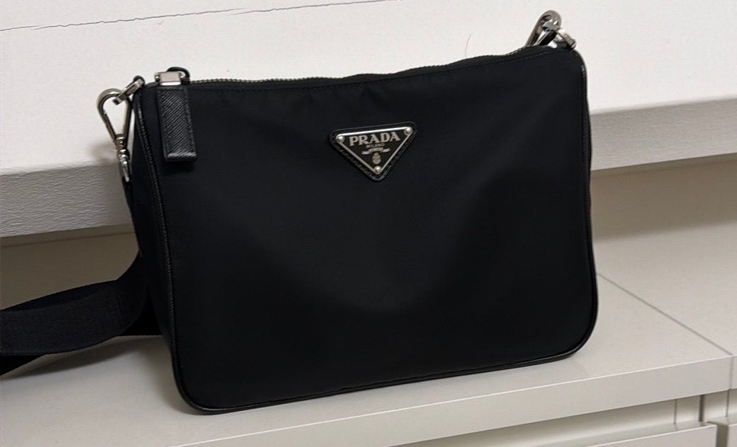 Prada schoudertas, Sieraden, Tassen en Uiterlijk, Tassen | Schoudertassen, Ophalen of Verzenden, Zo goed als nieuw, Zwart