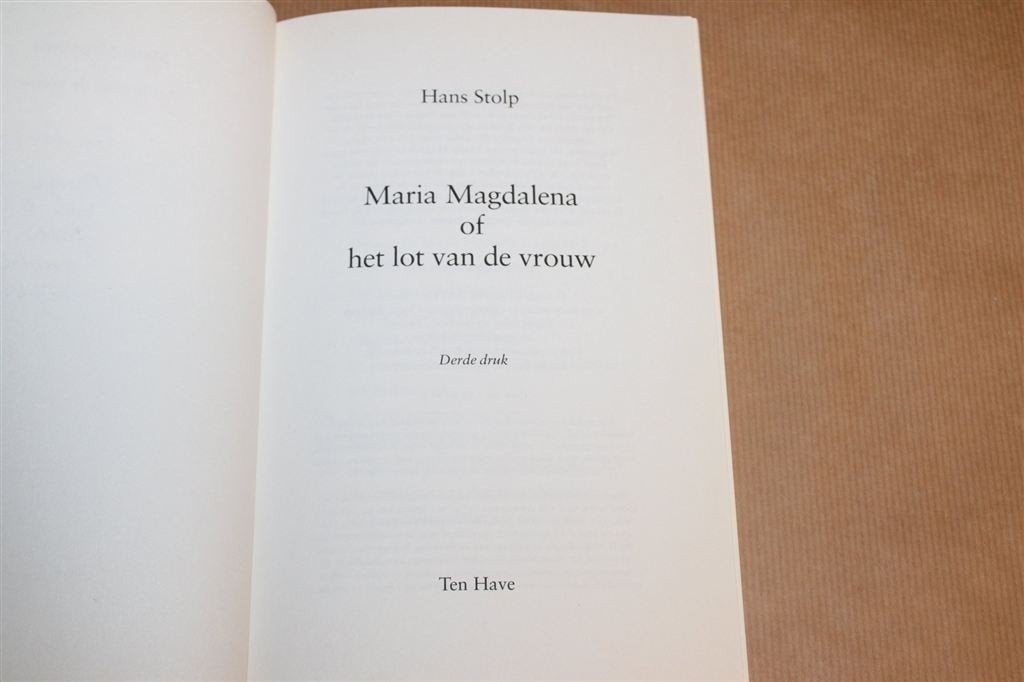 Maria Magdalena — Vrouw & Geloof Gesigneerd Hans Stolp, Ophalen of Verzenden, Zo goed als nieuw, Overige onderwerpen, Achtergrond en Informatie