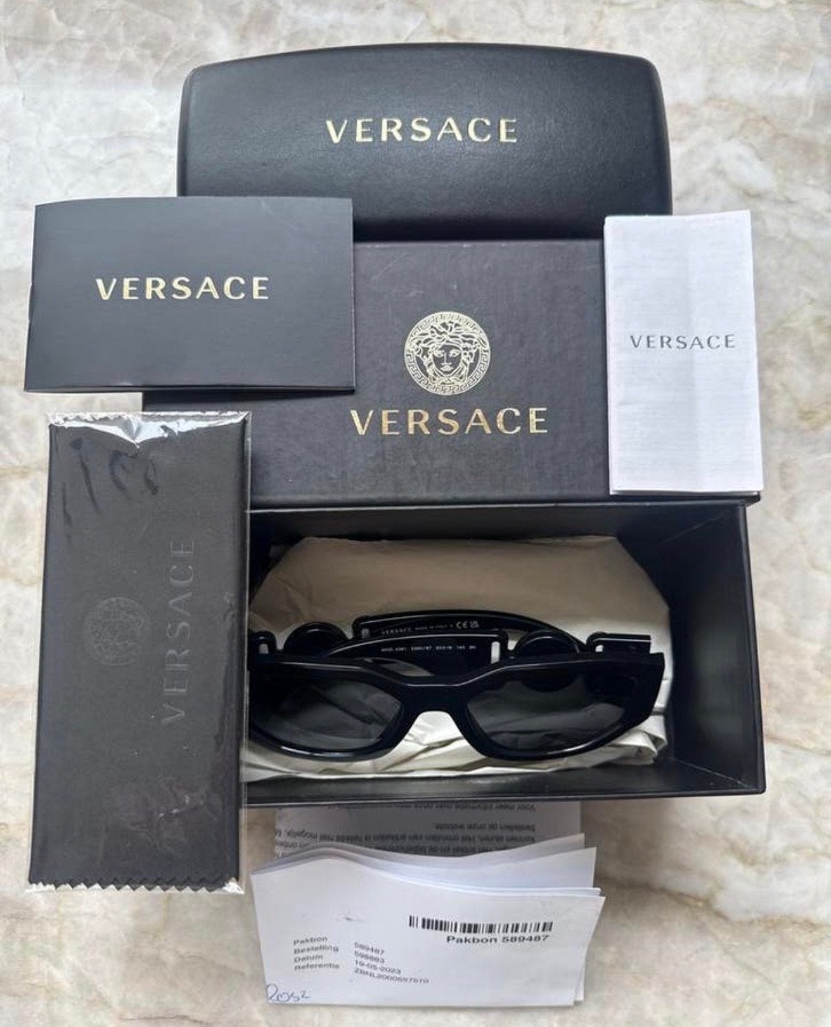 Versace Zonnebril - Zo goed als nieuw, Ophalen, Zonnebril, Zwart, Gianni Versace