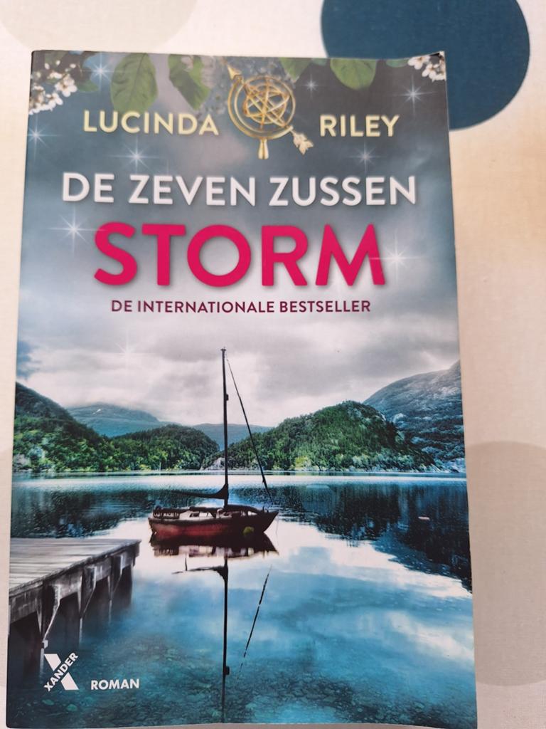 De zeven zussen   de storm, Boeken, Ophalen of Verzenden, Zo goed als nieuw