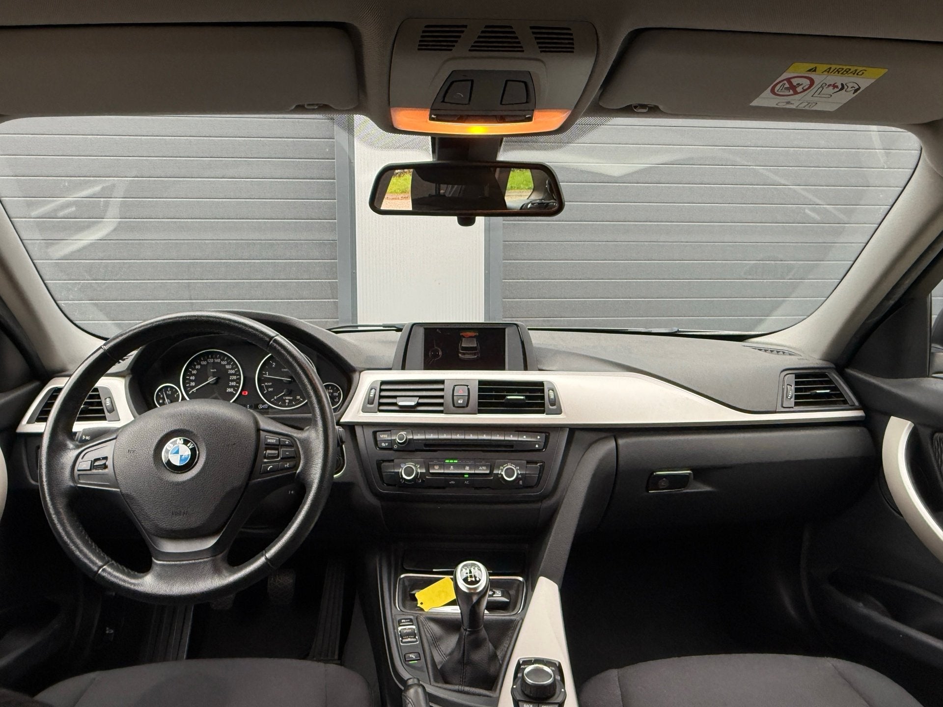 BMW 3-serie Touring 316i Executive / PDC SENSOREN / TREKHAAK, Auto's, Gebruikt, Euro 6, 4 cilinders, Handgeschakeld