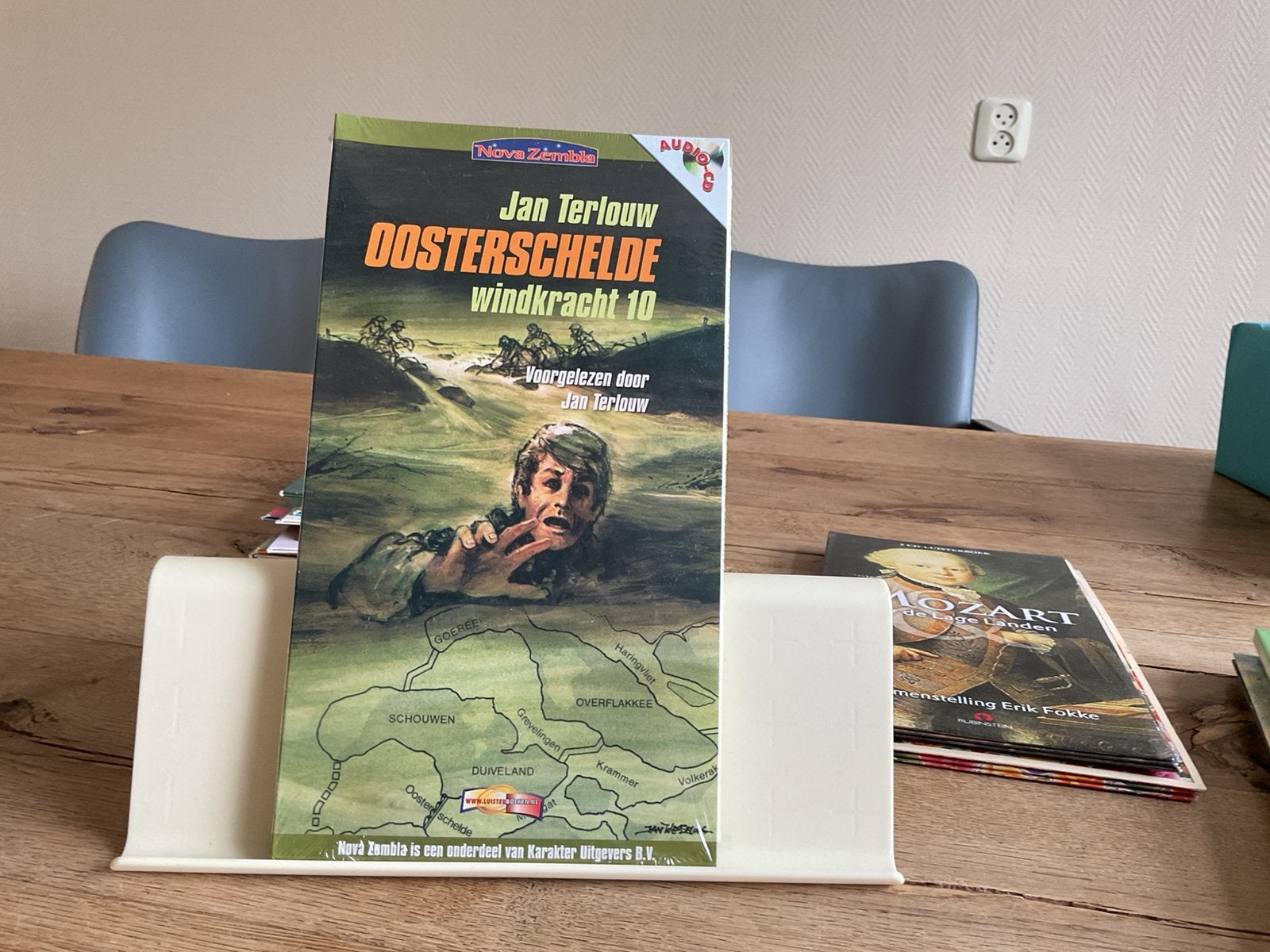 Luisterboek: Jan Terlouw - Oosterschelde Windkracht 10, Fictie algemeen, Ophalen of Verzenden, Zo goed als nieuw, Jan Terlouw