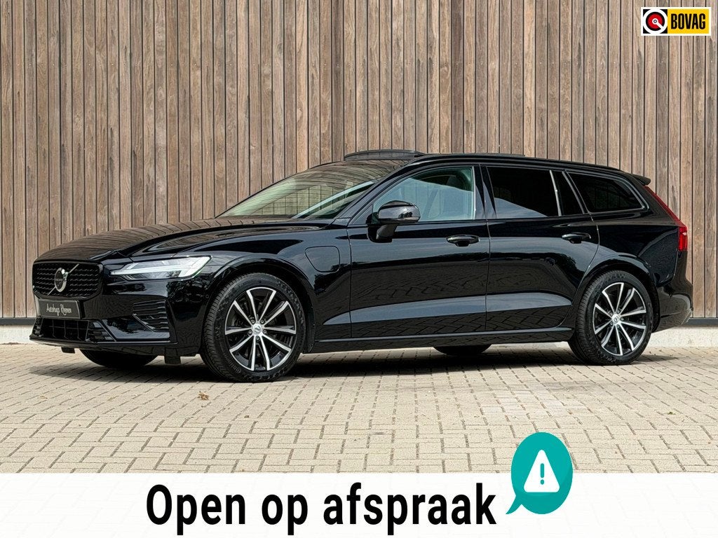 Volvo V60 2.0 T6 Plug-in hybrid AWD Plus Dark / Panoramadak, Automaat, Gebruikt, 4 cilinders, Zwart