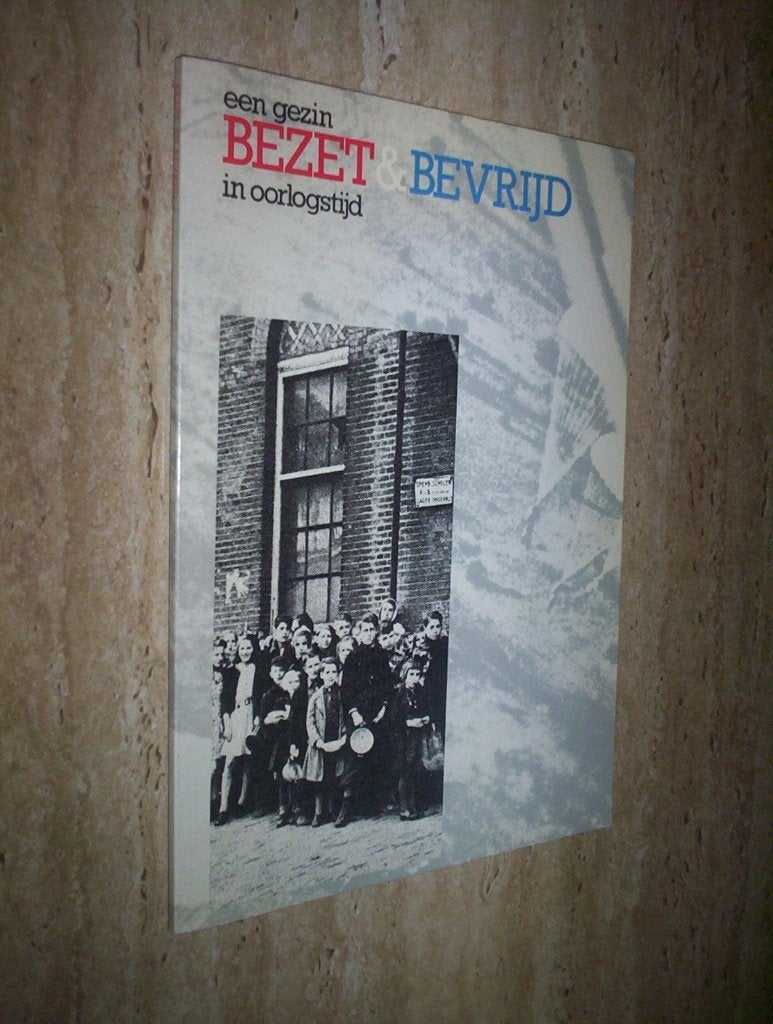 Bezet & bevrijd - Rob Claassen, Ophalen of Verzenden, Tweede Wereldoorlog, Zo goed als nieuw, Algemeen